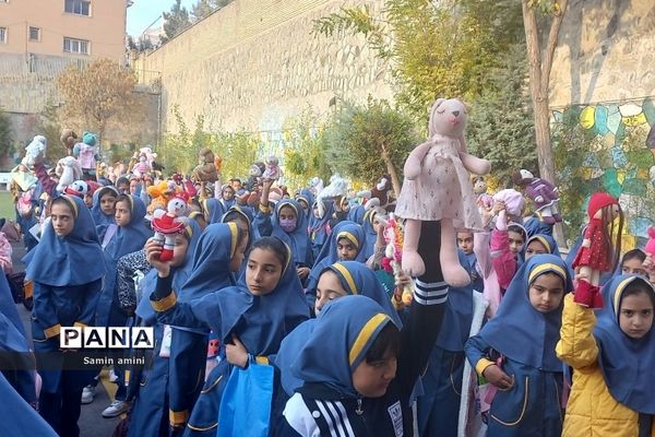 پویش فریاد عروسک‌ها در مدارس دخترانه رودهن