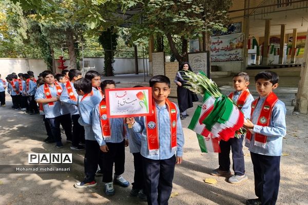 میثاق دانش‌آموزان ناحیه دو شیراز با شهدا به‌مناسبت هفته بسیج دانش آموزی