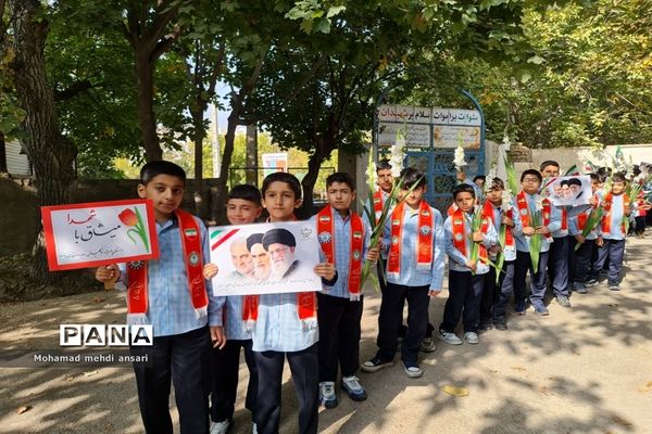 میثاق دانش‌آموزان ناحیه دو شیراز با شهدا به‌مناسبت هفته بسیج دانش آموزی