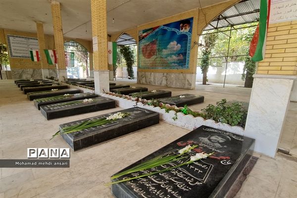 میثاق دانش‌آموزان ناحیه دو شیراز با شهدا به‌مناسبت هفته بسیج دانش آموزی