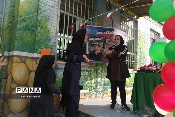 جشن روز دانش‌آموز در دبیرستان حجاب ناحیه یک شهرری