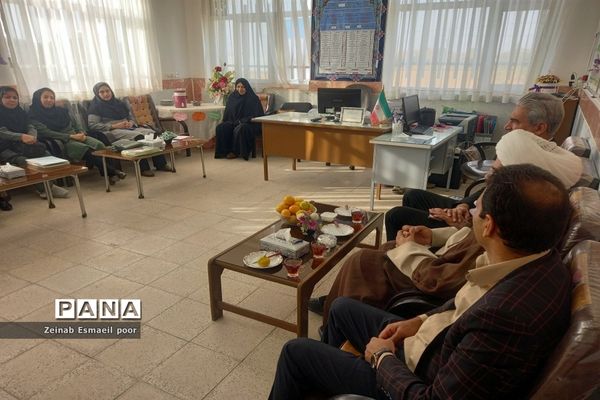 دیدار نماینده ترشیز با دانش‌آموزان دبیرستان حضرت مریم شهرستان کاشمر