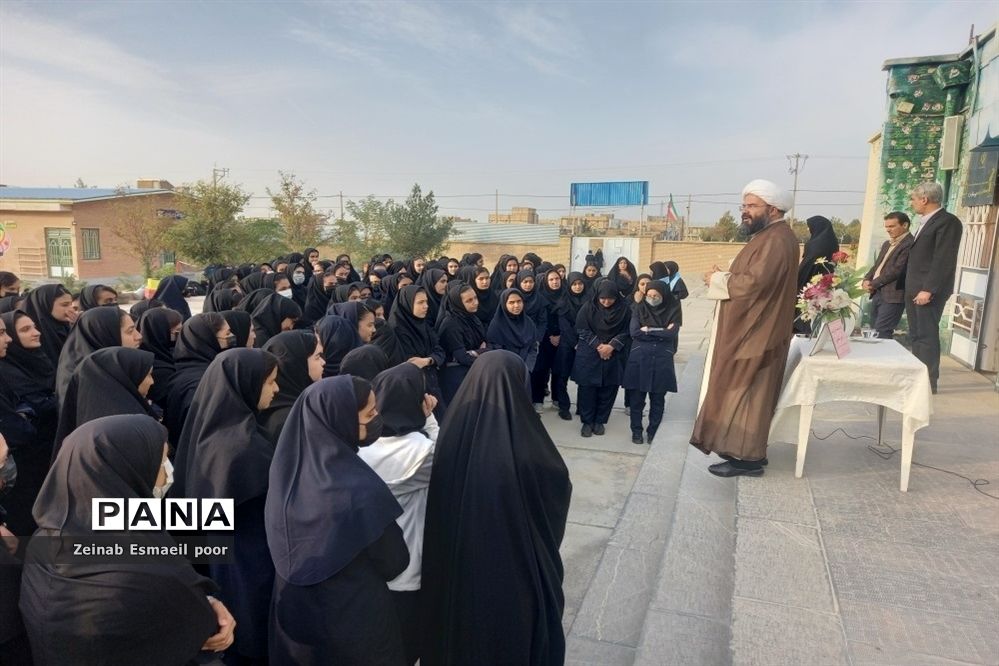 دیدار نماینده ترشیز با دانش‌آموزان دبیرستان حضرت مریم شهرستان کاشمر