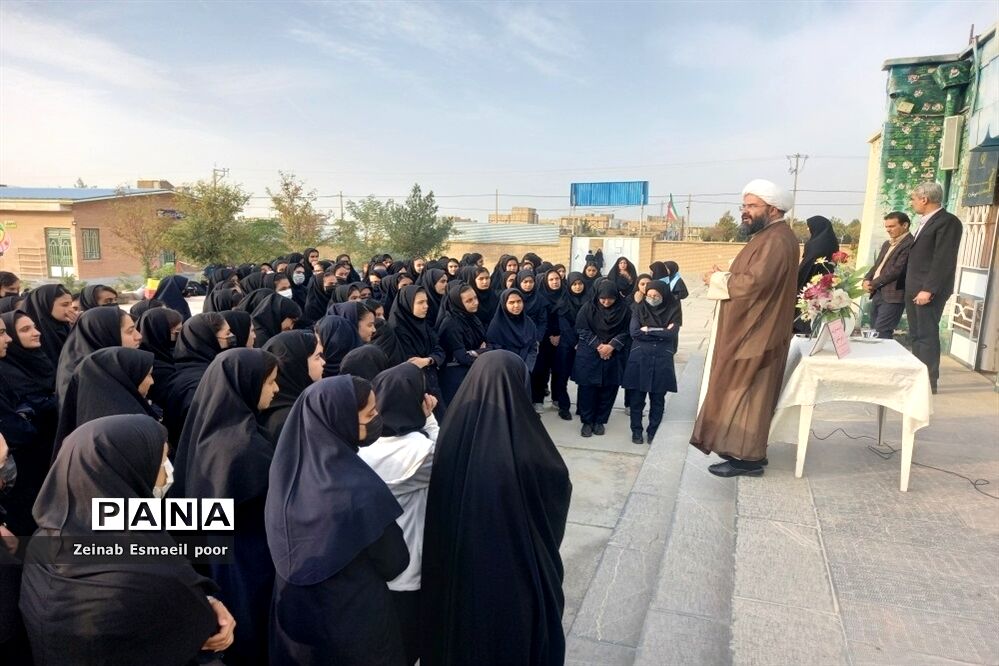 دیدار نماینده ترشیز با دانش‌آموزان دبیرستان حضرت مریم شهرستان کاشمر