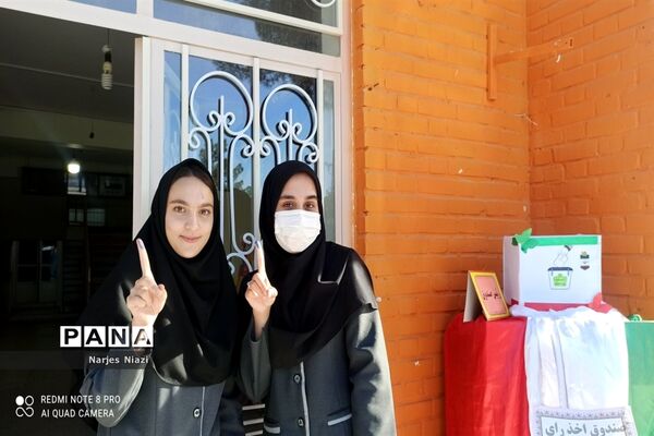 برگزاری انتخابات شورای دانش‌آموزی در دبیرستان شاهد مطهره