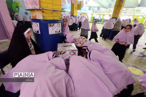 انتخابات شورای دانش‌آموزی در دبستان فرهنگ دختران منطقه ۱۳ تهر