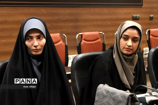 آیین تجلیل از نو معلمان ابتدایی ناحیه یک بهارستان