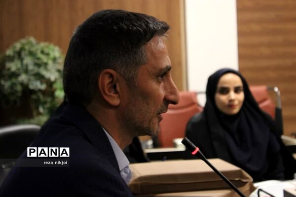 آیین تجلیل از نو معلمان ابتدایی ناحیه یک بهارستان