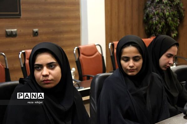 آیین تجلیل از نو معلمان ابتدایی ناحیه یک بهارستان