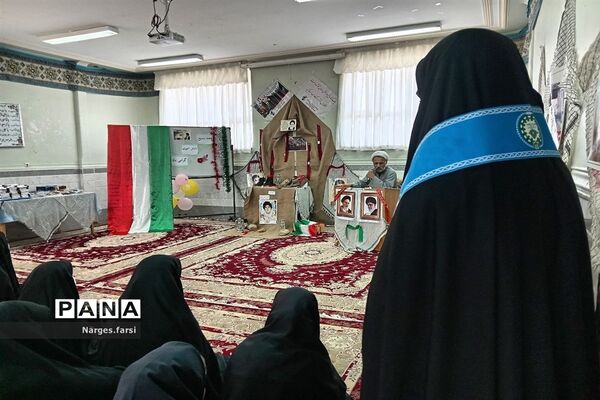 گرامیداشت روز دانش‌آموز در دبیرستان حضرت خدیجه (س) قم