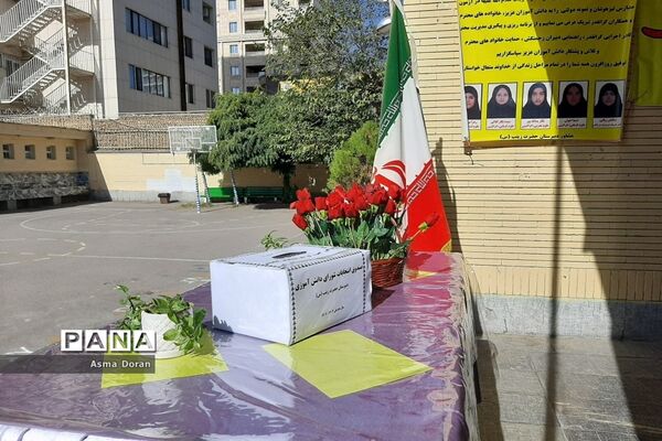 انتخابات شورای دانش‌آموزی در دبیرستان حضرت زینب(س) ناحیه سه