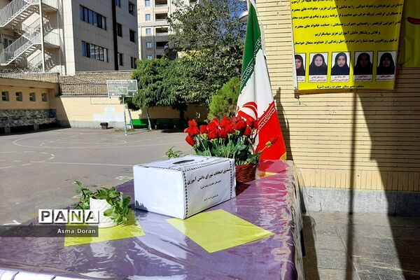 انتخابات شورای دانش‌آموزی در دبیرستان حضرت زینب(س) ناحیه سه