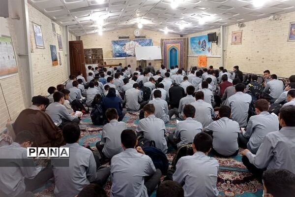 مراسم دعای توسل در دبیرستان شهید بهشتی ناحیه ۲ ری