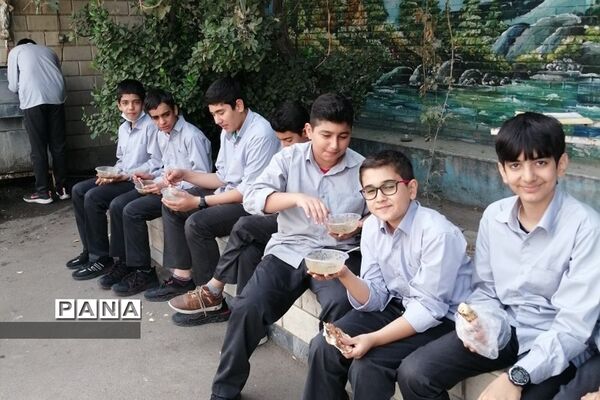 مراسم دعای توسل در دبیرستان شهید بهشتی ناحیه ۲ ری