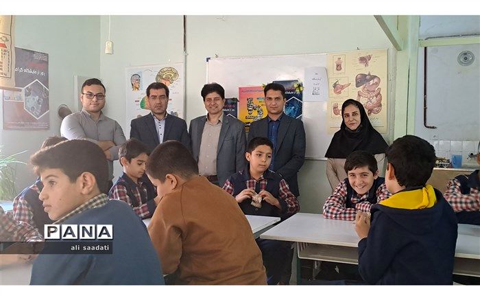 انجام فعالیت‌های آزمایشگاهی علاوه بر تثبیت یادگیری منجر به کسب مهارت  می‌شود