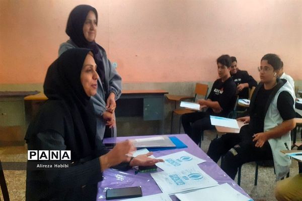 برگزاری کارگاه آموزش خبرنویسی ویژه دانش‌آموز خبرنگاران پسر در کانون شهدای فرهنگی ملارد