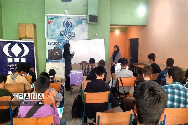 برگزاری کارگاه آموزش خبرنویسی ویژه دانش‌آموز خبرنگاران پسر در کانون شهدای فرهنگی ملارد