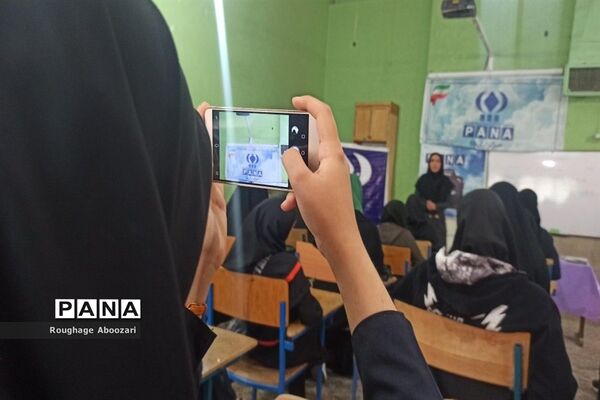 برگزاری کارگاه آموزش خبرنویسی ویژه دانش‌آموزان دختر در کانون شهدای فرهنگی ملارد