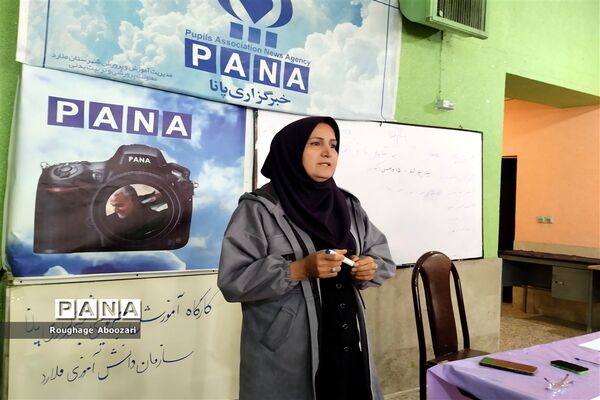 برگزاری کارگاه آموزش خبرنویسی ویژه دانش‌آموزان دختر در کانون شهدای فرهنگی ملارد