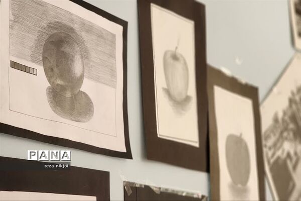 نمایشگاه دست سازه‌های هنرستان هنرهای زیبا ناحیه یک بهارستان