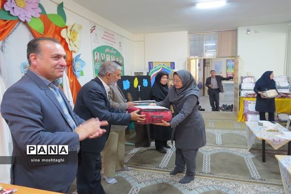 تجلیل از مربیان مدرسه استثنایی نسترن شهرستان بجنورد استان خراسان شمالی