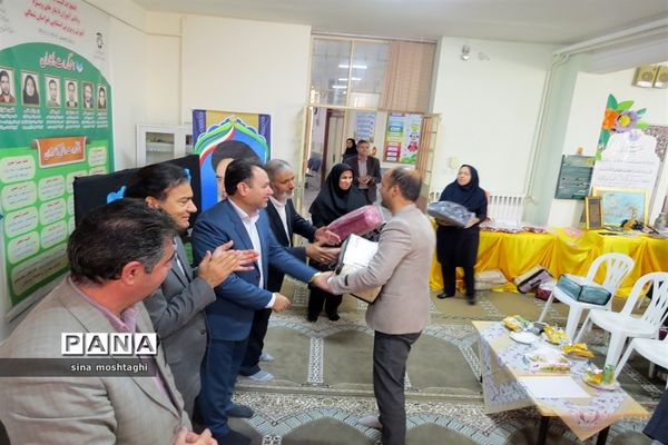 تجلیل از مربیان مدرسه استثنایی نسترن شهرستان بجنورد استان خراسان شمالی