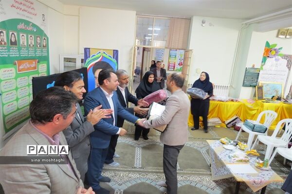 تجلیل از مربیان مدرسه استثنایی نسترن شهرستان بجنورد استان خراسان شمالی