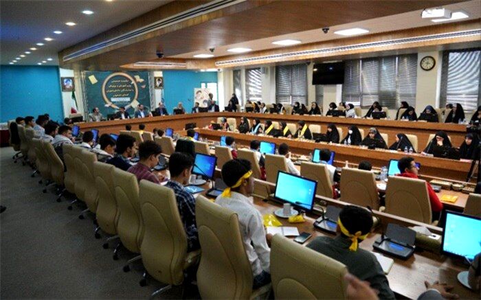 کتب تاریخی مدارس را با زبانی مناسب نوجوانان بازنویسی می‌کنیم