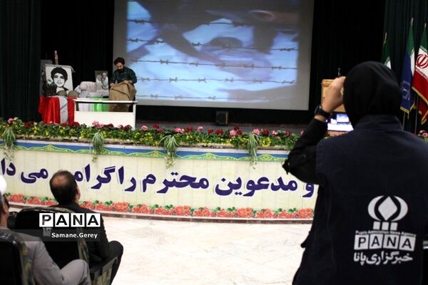 مراسم یادواره شهدای دانش‌آموز در کانون شهدای پاکدشت
