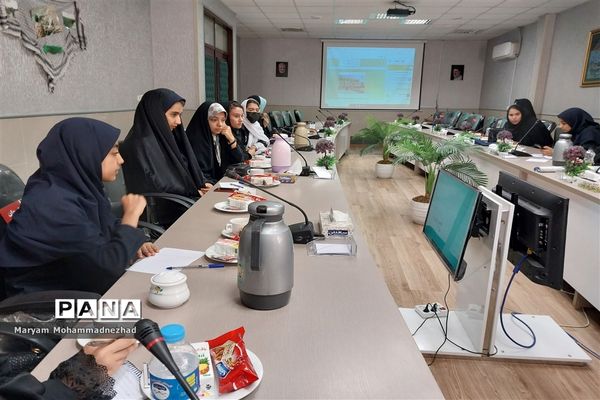 جلسه آشنایی دانش‌آموزان خبرنگار با خبرنویسی