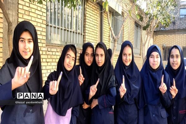 انتخاب شورای دانش‌آموزی در دبیرستان نفیسه خوشنیت یک