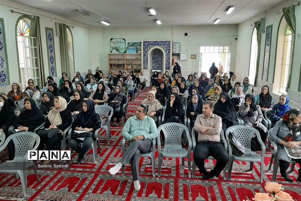 برگزاری اولین جلسه آموزش خانواده در دبیرستان پویش ناحیه ۳ شیراز