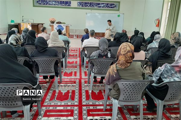 برگزاری اولین جلسه آموزش خانواده در دبیرستان پویش ناحیه ۳ شیراز