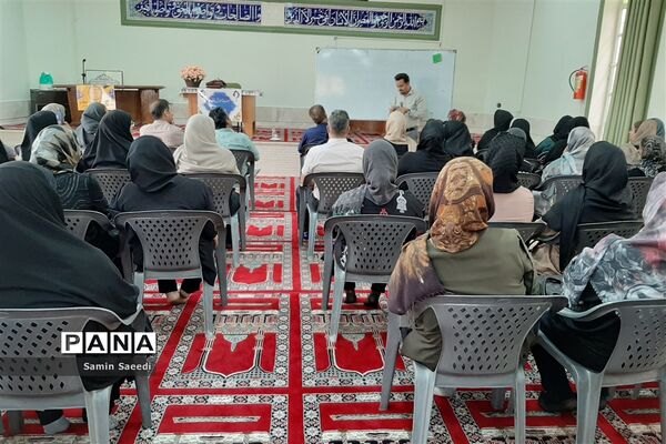 برگزاری اولین جلسه آموزش خانواده در دبیرستان پویش ناحیه ۳ شیراز