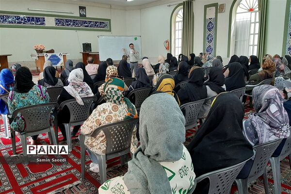 برگزاری اولین جلسه آموزش خانواده در دبیرستان پویش ناحیه ۳ شیراز