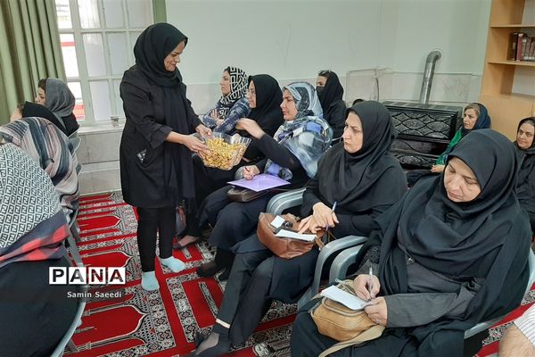 برگزاری اولین جلسه آموزش خانواده در دبیرستان پویش ناحیه ۳ شیراز