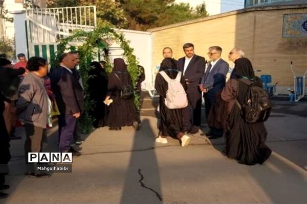 مراسم بدرقه و اعزام ۴۰۰ دانش‌آموز منطقه ۴ شهر تهران به اردوی راهیان نور