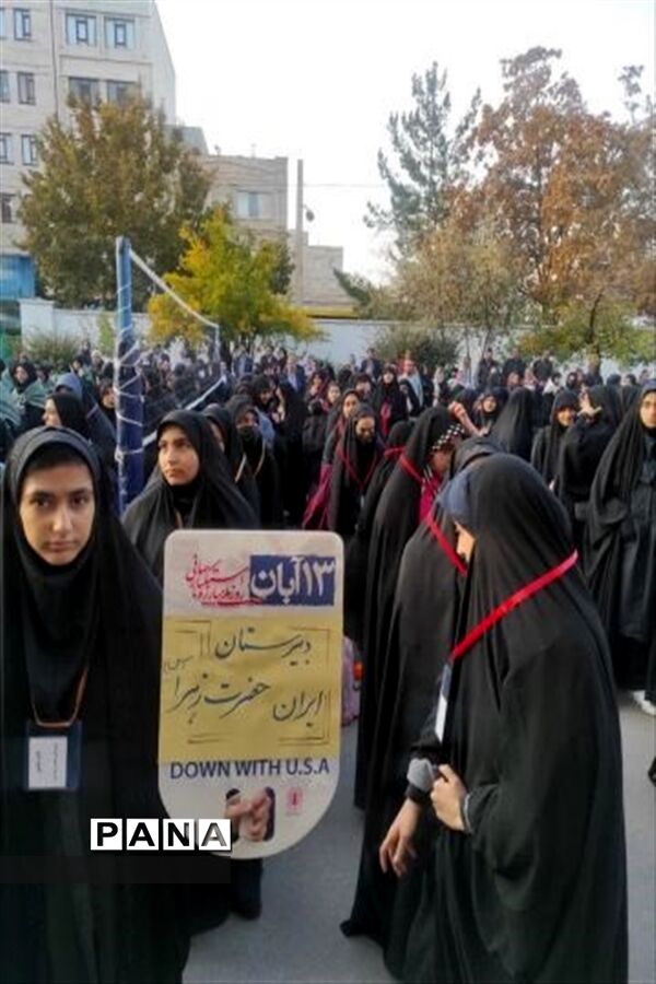 مراسم بدرقه و اعزام ۴۰۰ دانش‌آموز منطقه ۴ شهر تهران به اردوی راهیان نور