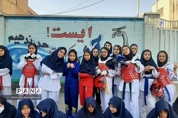 برگزاری المپیاد درون مدرسه‌ای در مدرسه شهید شرافت بهارستان دو