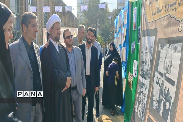 حضوردانش‌آموزان در نماز جمعه شهرستان رباط کریم