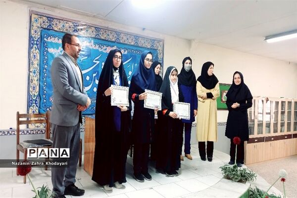 تجلیل از دانش‌آموزان رتبه برتر حوزه ادبی شهرستان ملارد
