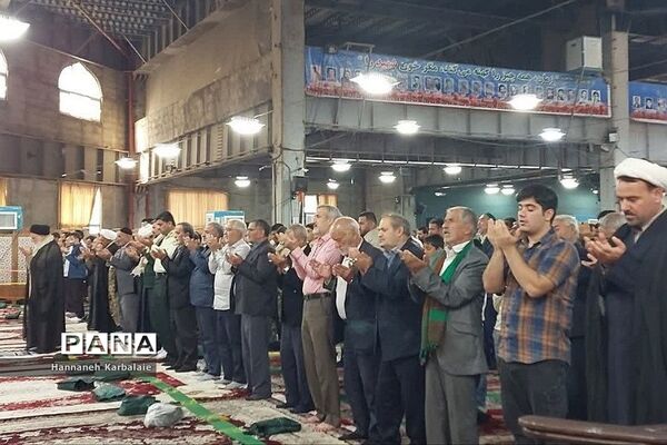 برگزاری نماز جمعه با حضور ویژه فرهنگیان و دانش‌آموزان در مصلی بزرگ امام خمینی بهارستان دو