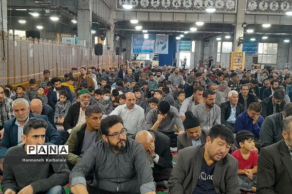 برگزاری نماز جمعه با حضور ویژه فرهنگیان و دانش‌آموزان در مصلی بزرگ امام خمینی بهارستان دو