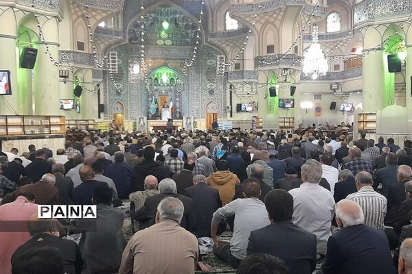 حضور دانش‌آموزان ناحیه دو ری در نماز جمعه