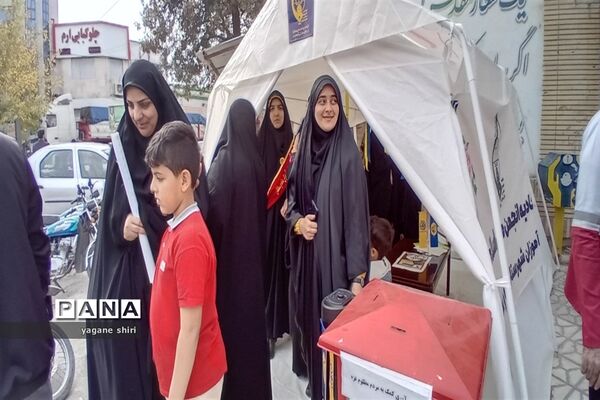 شرکت دانش‌آموزان شهرستان مانه وسملقان درنمازعبادی وسیاسی جمعه