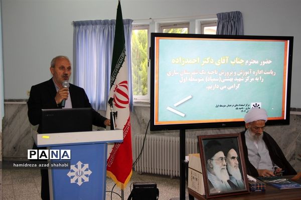 نشست نماینده ولی فقیه در مازندران با دانش‌آموزان دبیرستان سمپاد ساری