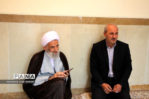 نشست نماینده ولی فقیه در مازندران با دانش‌آموزان دبیرستان سمپاد ساری