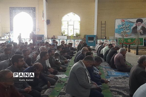 حضور پرشور دانش‌آموزان کوهچناری در نماز جمعه