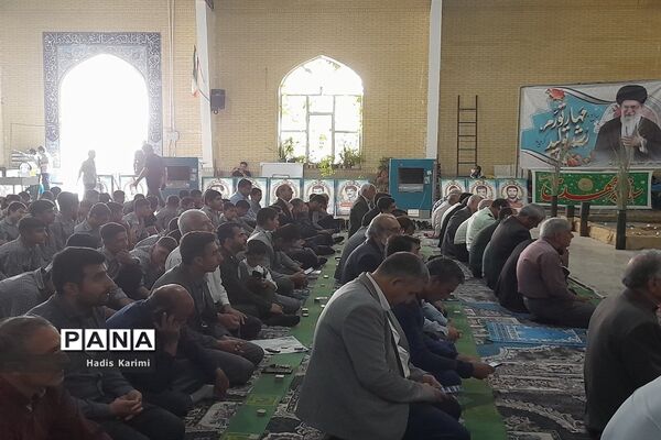 حضور پرشور دانش‌آموزان کوهچناری در نماز جمعه