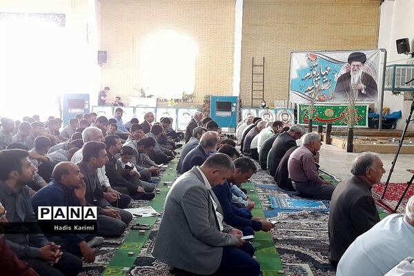 حضور پرشور دانش‌آموزان کوهچناری در نماز جمعه